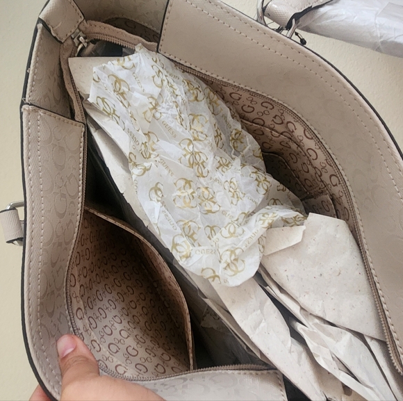 GUESS Cream Tote Bag - Picture 3 of 4